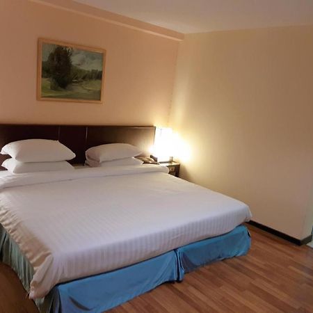 סקון נקהון Dusit Hotel מראה חיצוני תמונה