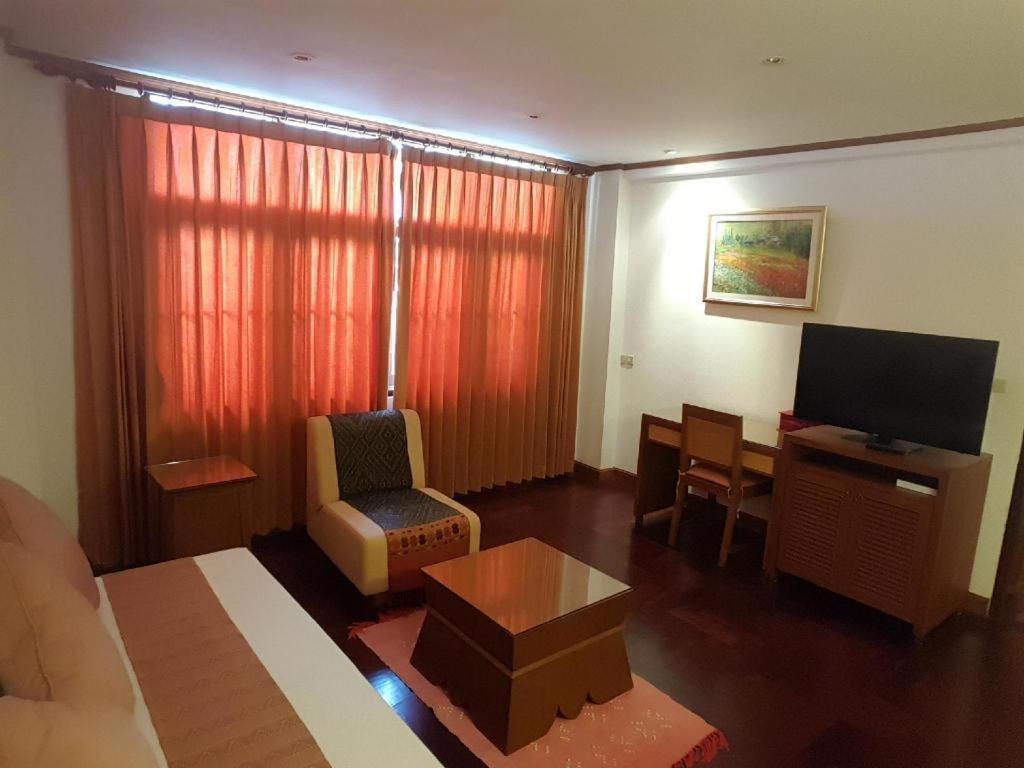 סקון נקהון Dusit Hotel מראה חיצוני תמונה